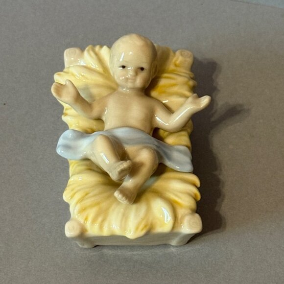 Vintage Royal Doulton Nativity Figurine Holiday Christmas Porcelain Baby Jesus - Picture 1 of 4